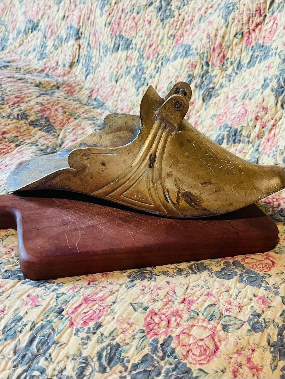 Vintage Single Spanish Conquistador Metal Stirrup Depose